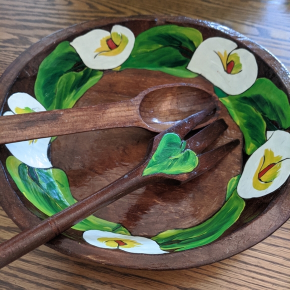 Beautiful 10" salad bowl or decor. - Picture 2 of 4